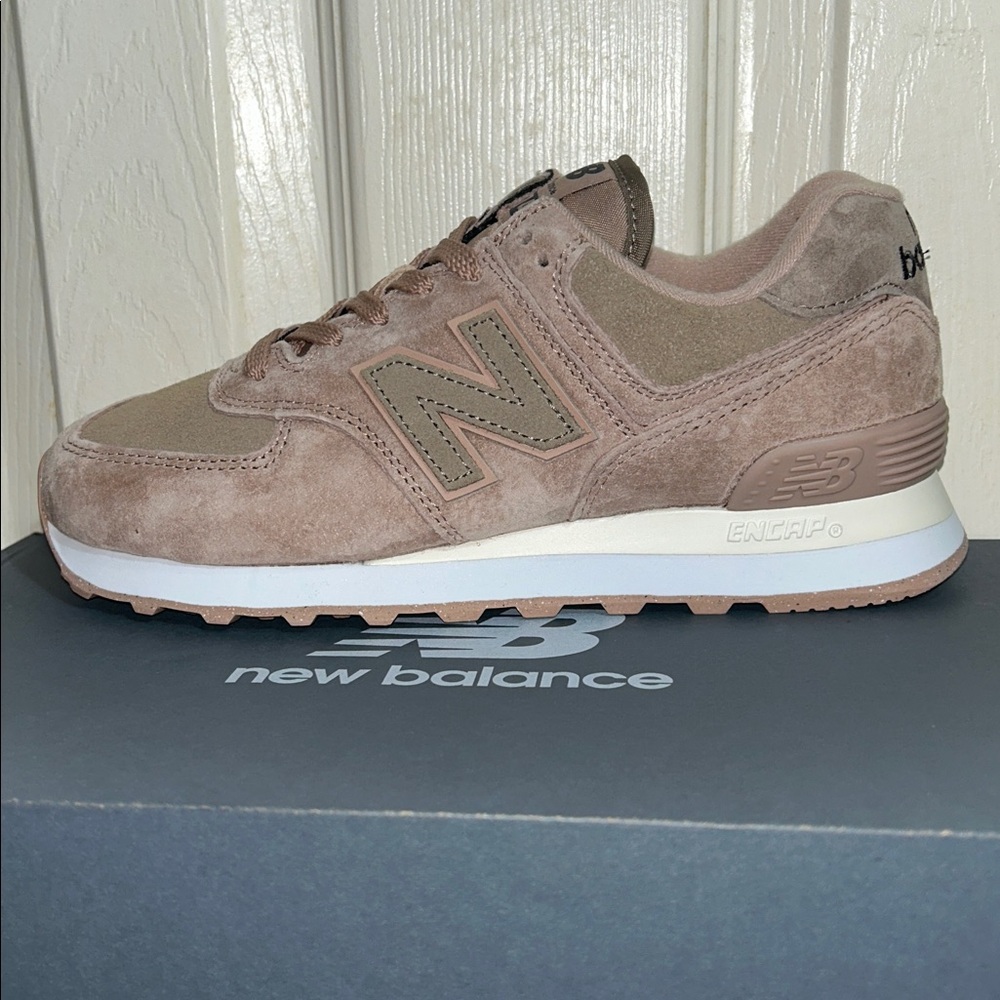 New Balance Women's 574 V2 Sea Salt Sneaker - Picture 4 of 8